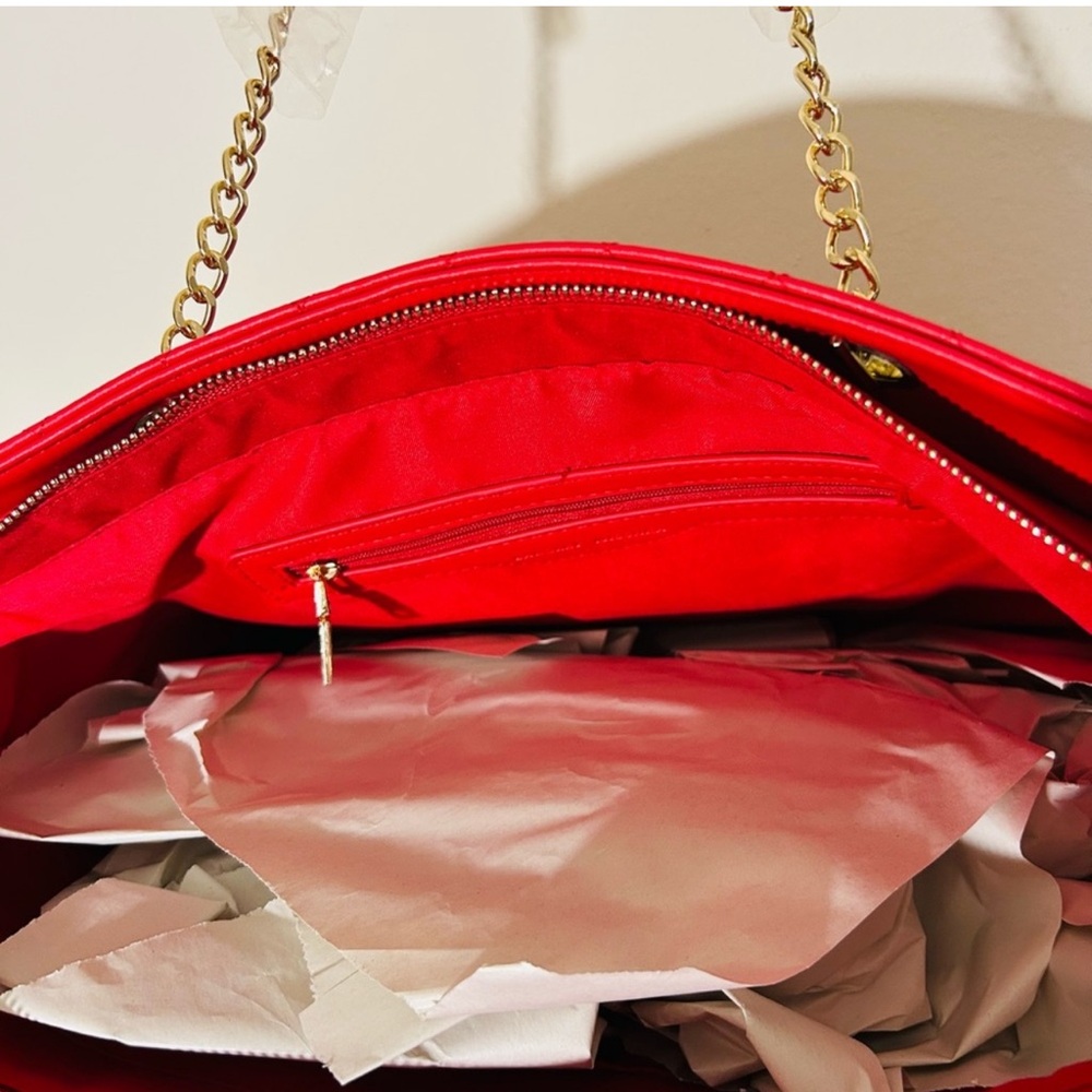 Badgley Mischka Large Red Quilted Shoulder Bag with Gold Chain ❤️ - Picture 10 of 16